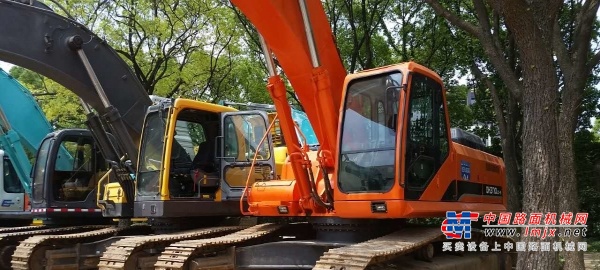 阿坝出售转让二手斗山土方机械