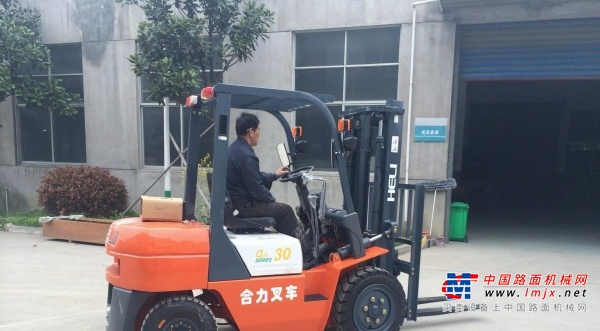博尔塔拉出售转让二手合力电动叉车