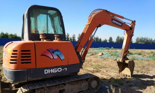 赤峰市出售转让二手斗山土方机械