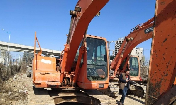 大连市出售转让二手斗山土方机械