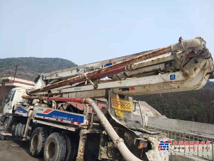 德州市出售转让二手中联重科混凝土机械
