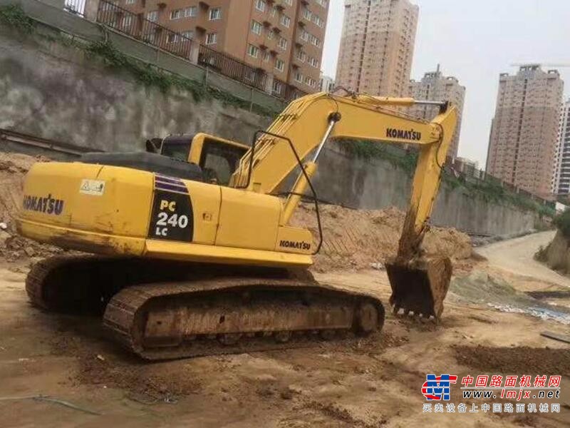 毕节地区出售转让二手小松土方机械