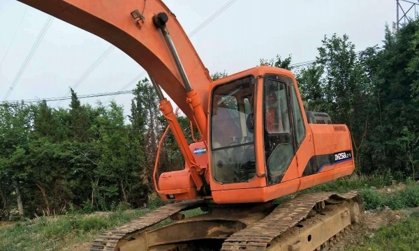大兴安岭出售转让二手斗山土方机械