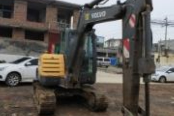 郑州市出售转让二手9881小时2010年沃尔沃EC60C挖掘机