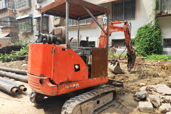 郑州市出售转让二手1743小时2015年山鼎SD18B挖掘机