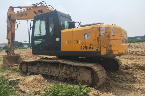 郑州市出售转让二手2011年现代R225LC-7挖掘机