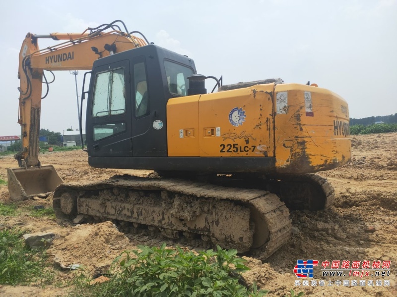 郑州市出售转让二手2011年现代R225LC-7挖掘机