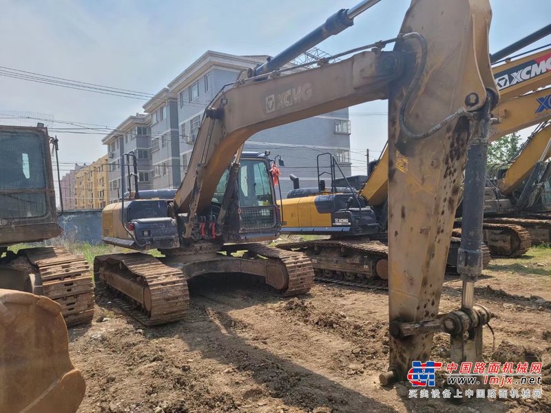 济南市出售转让二手不详小时2020年徐工XE270DK挖掘机