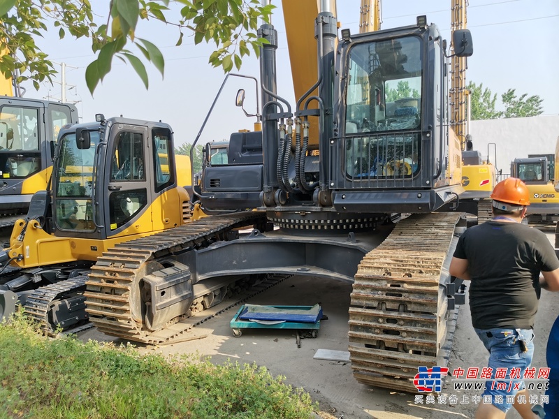徐州市出售转让二手不详小时2018年徐工XE490D挖掘机