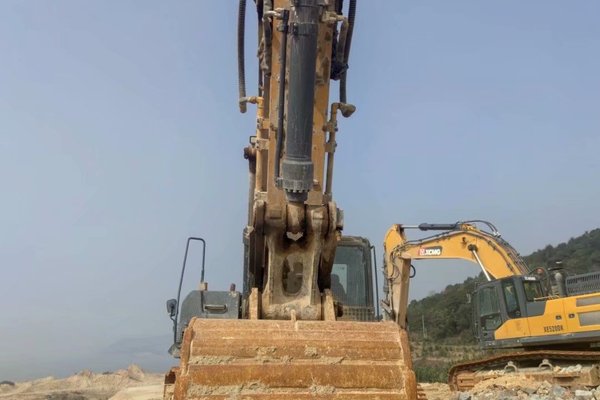 宁德市出售转让二手不详小时2019年岛宇机械ZL18X-1抓草挖掘机