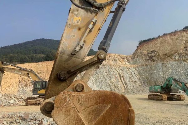 宁德市出售转让二手不详小时2019年岛宇机械ZL18X-1抓草挖掘机