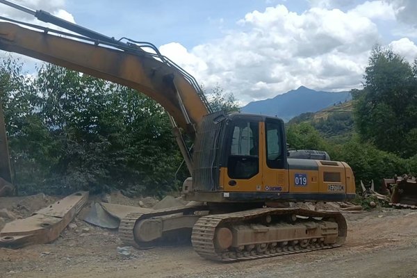 福州市出售转让二手不详小时2018年徐工XE270DK挖掘机