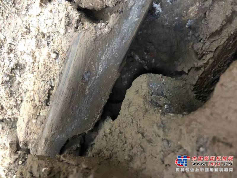 连云港市出售转让二手不详小时2010年现代R215-9C挖掘机
