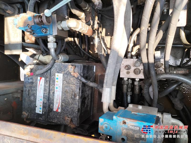 徐州市出售转让二手不详小时2015年中联重科DTU95D沥青摊铺机