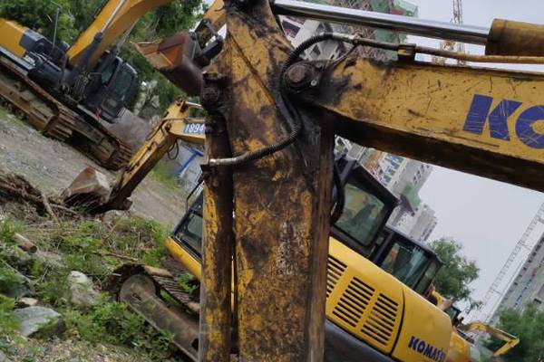 长春市出售转让二手不详小时2011年小松PC70-8挖掘机