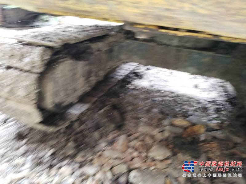 长春市出售转让二手不详小时2011年小松PC70-8挖掘机