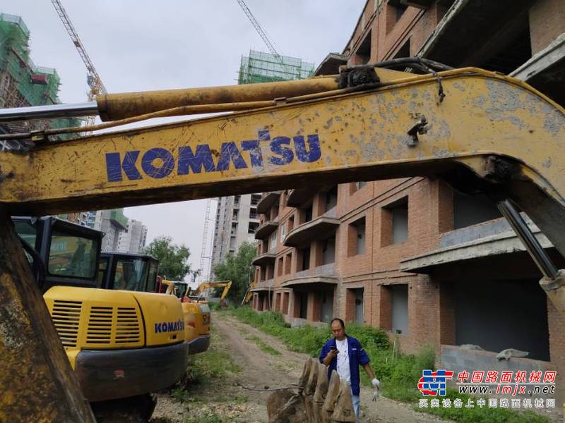 长春市出售转让二手不详小时2011年小松PC70-8挖掘机