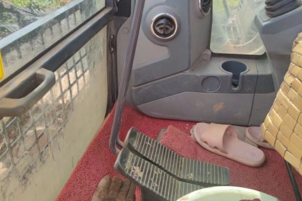 贵阳市出售转让二手不详小时2020年徐工XE370D挖掘机
