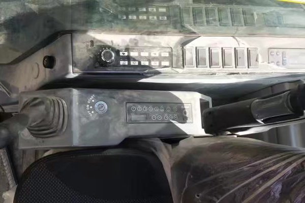 贵阳市出售转让二手不详小时2020年徐工XE205DA挖掘机