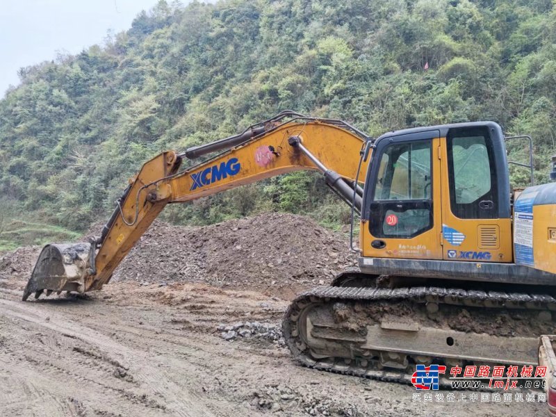 贵阳市出售转让二手不详小时2018年徐工XE370D挖掘机