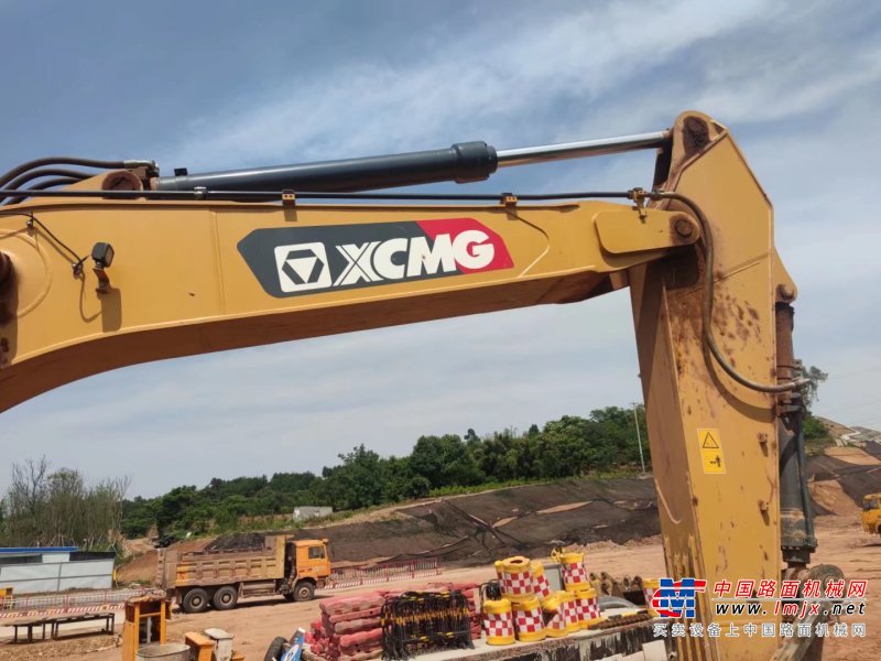 贵阳市出售转让二手不详小时2020年徐工XE370D挖掘机
