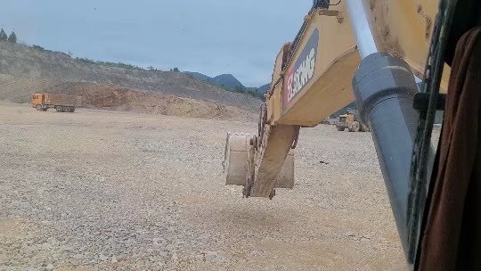 贵阳市出售转让二手不详小时2020年徐工XE370D挖掘机
