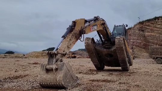 贵阳市出售转让二手不详小时2021年徐工XE370D挖掘机