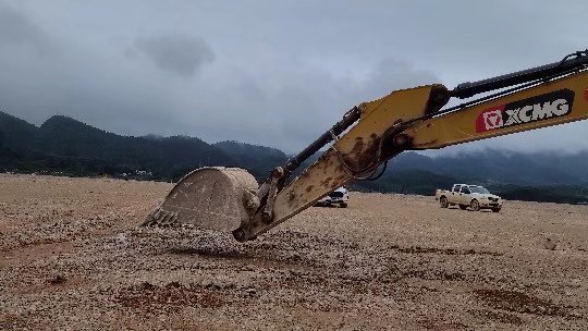 贵阳市出售转让二手不详小时2021年徐工XE370D挖掘机