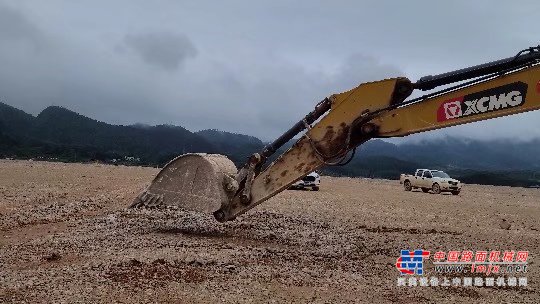 贵阳市出售转让二手不详小时2021年徐工XE370D挖掘机