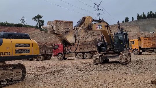 贵阳市出售转让二手不详小时2020年徐工XE370D挖掘机