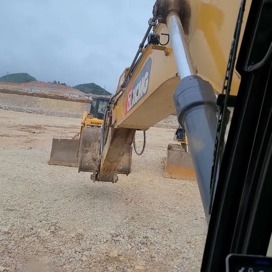 贵阳市出售转让二手不详小时2020年徐工XE370D挖掘机
