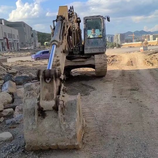 贵阳市出售转让二手不详小时2020年徐工XE135D挖掘机