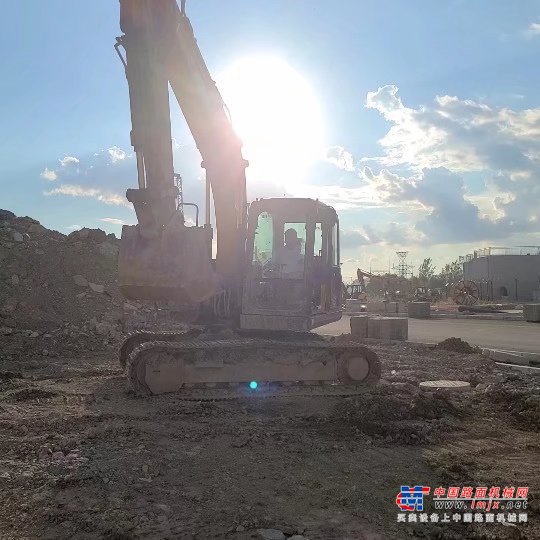 贵阳市出售转让二手不详小时2020年徐工XE135D挖掘机