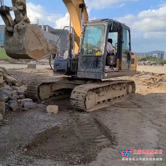 贵阳市出售转让二手不详小时2020年徐工XE135D挖掘机