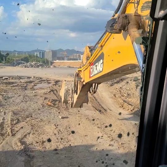 贵阳市出售转让二手不详小时2020年徐工XE135D挖掘机