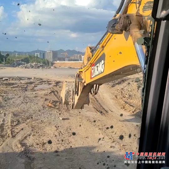 贵阳市出售转让二手不详小时2020年徐工XE135D挖掘机