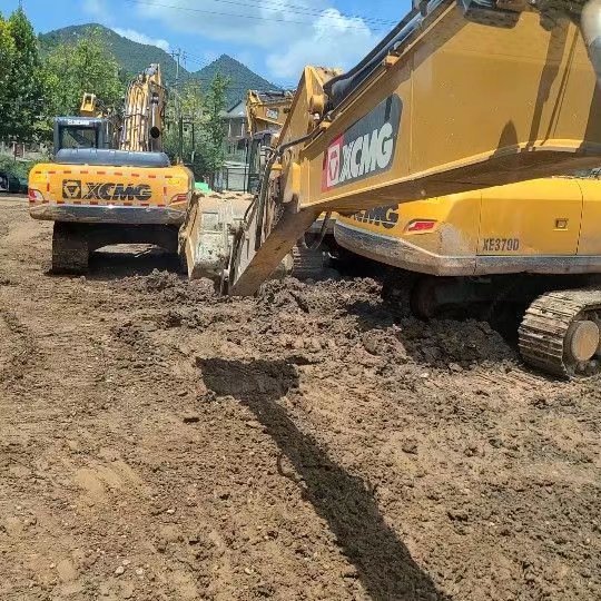 贵阳市出售转让二手不详小时2020年徐工XE135D挖掘机