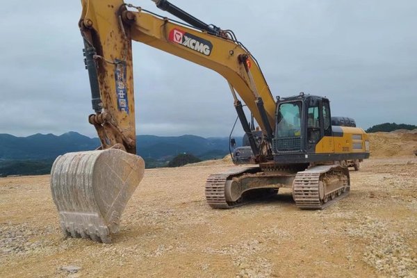 贵阳市出售转让二手不详小时2020年徐工XE370D挖掘机