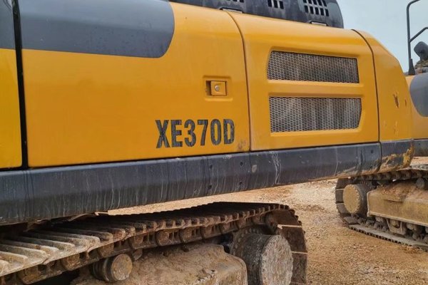 贵阳市出售转让二手不详小时2021年徐工XE370D挖掘机