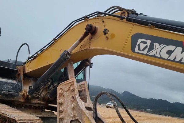 贵阳市出售转让二手不详小时2020年徐工XE370D挖掘机