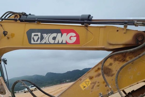 贵阳市出售转让二手不详小时2020年徐工XE370D挖掘机