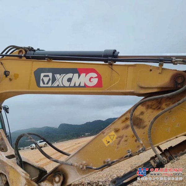 贵阳市出售转让二手不详小时2020年徐工XE370D挖掘机