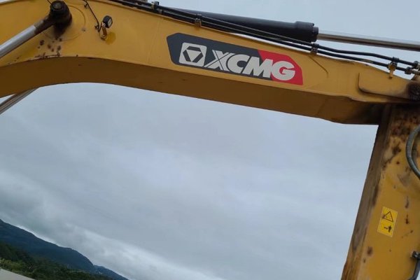 贵阳市出售转让二手不详小时2020年徐工XE370D挖掘机
