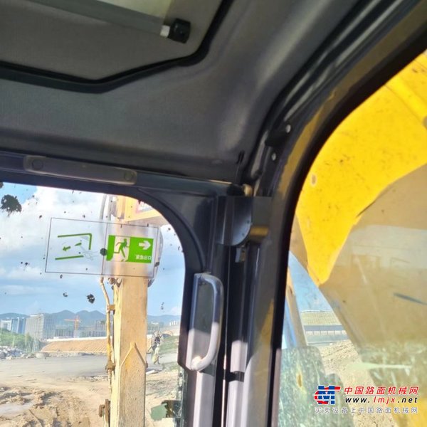 贵阳市出售转让二手不详小时2020年徐工XE135D挖掘机