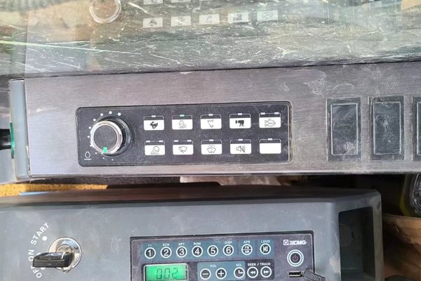 贵阳市出售转让二手不详小时2020年徐工XE135D挖掘机