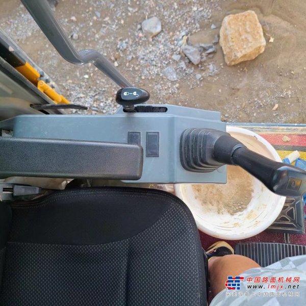 贵阳市出售转让二手不详小时2020年徐工XE135D挖掘机