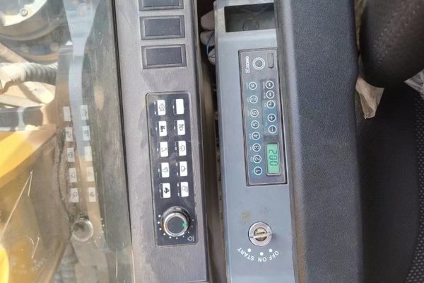贵阳市出售转让二手不详小时2020年徐工XE135D挖掘机