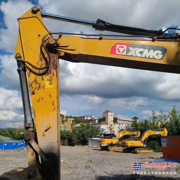 贵阳市出售转让二手不详小时2020年徐工XE200DA挖掘机