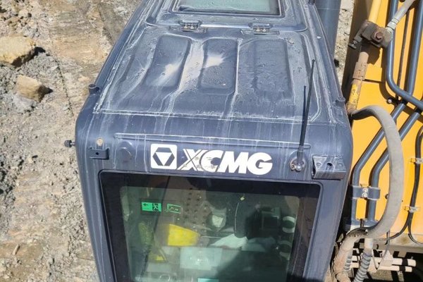 贵阳市出售转让二手不详小时2020年徐工XE370D挖掘机