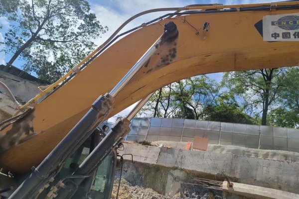 贵阳市出售转让二手不详小时2020年徐工XE370D挖掘机